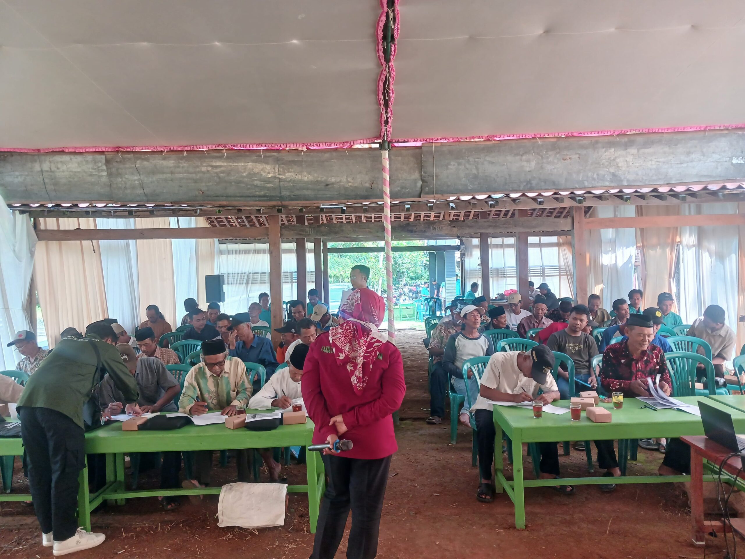 Pelatihan Pertanian Organik (Pembuatan Pupuk Organik Cair) oleh Dosen Agroteknologi UMNU Kebumen